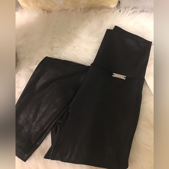 Bombshell snakeskin shine Leggings - Picture 7 of 8